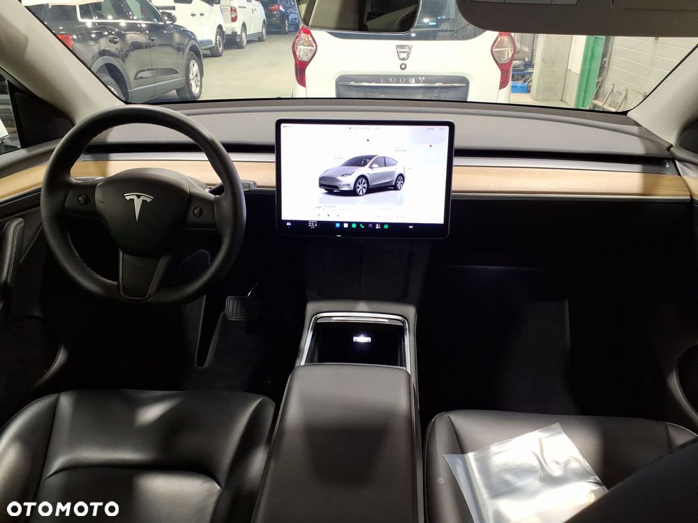 Tesla Model Y Long Range AWD - 9