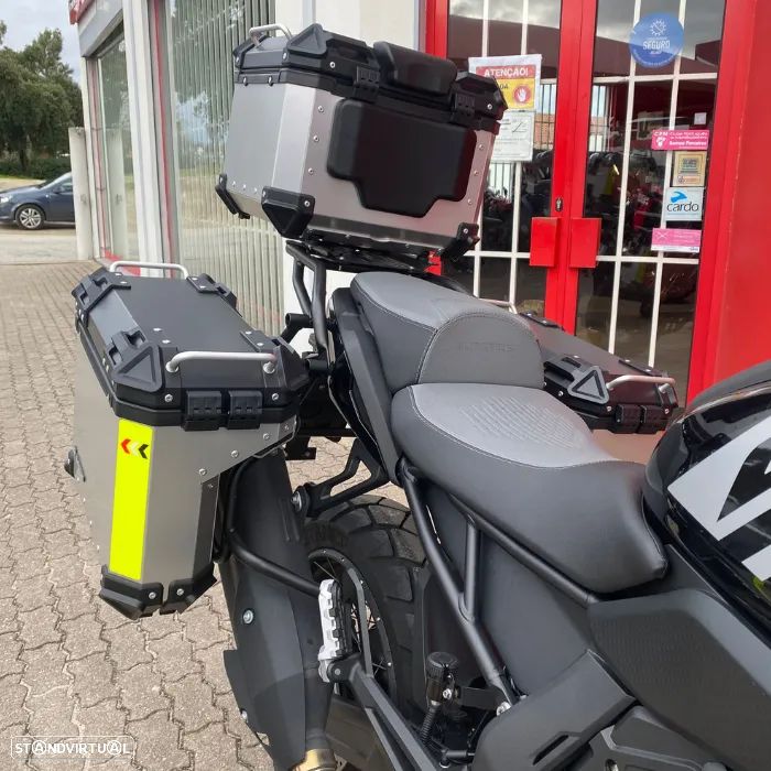 QJ Motor SRT 600SX com 6 anos de garantia + kit de malas original - 5