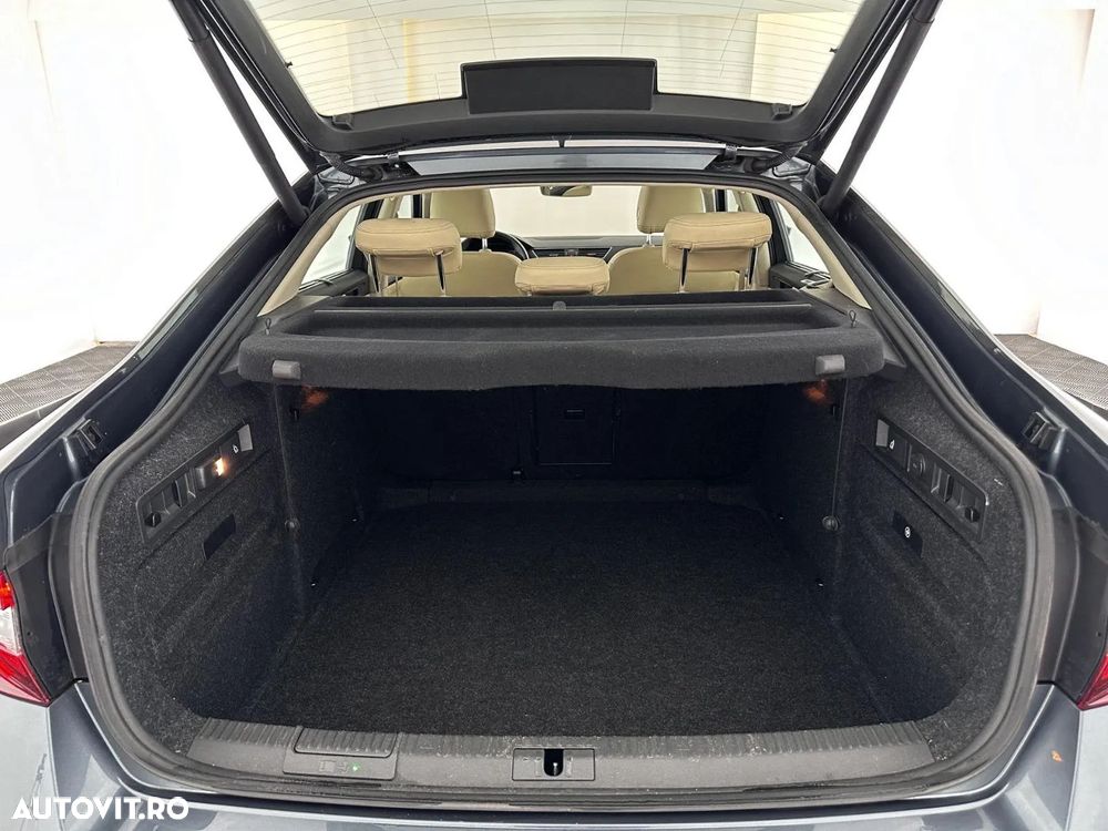 Skoda Superb 2.0 TDI Premium Edition - 17