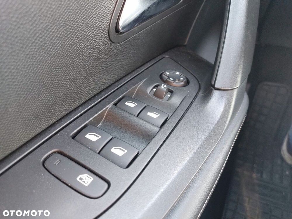 Peugeot 2008 1.2 PureTech Allure S&S EAT8 - 23