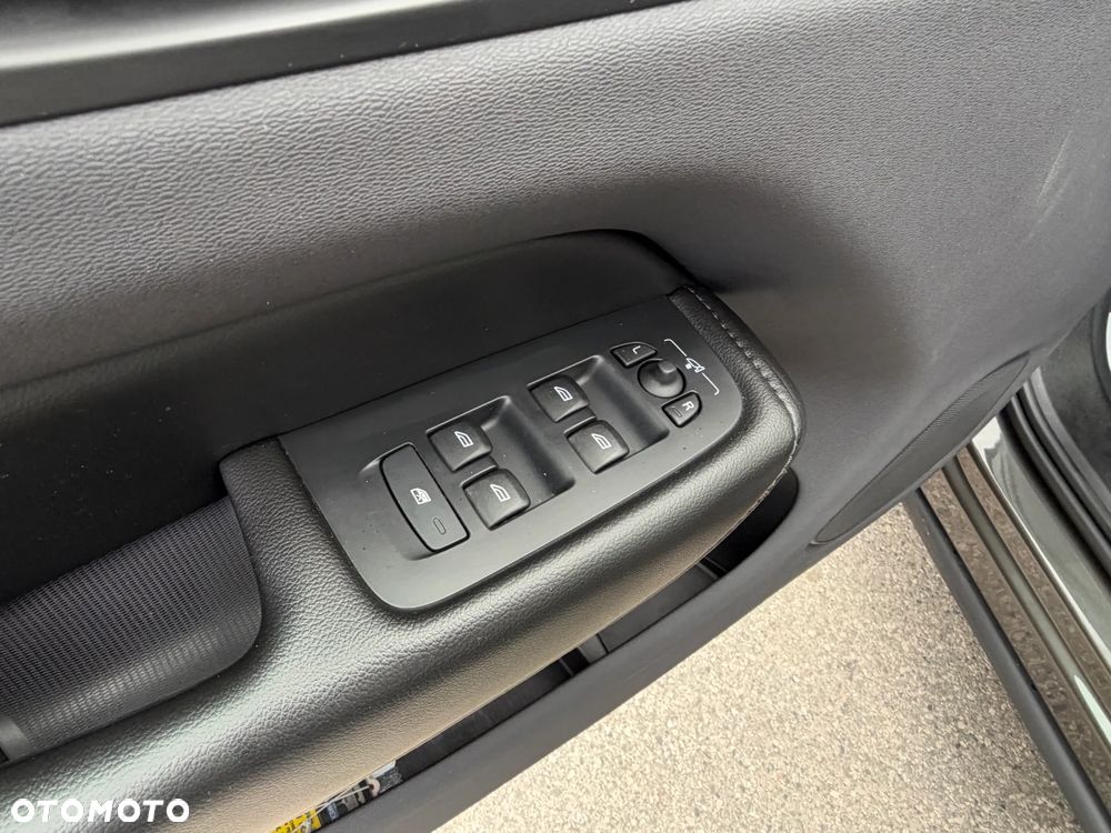 Volvo XC 60 B4 B Momentum Pro - 30