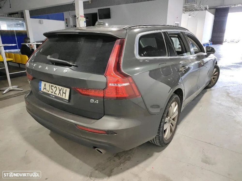 Volvo V60 2.0 B4 Momentum Plus Geartronic - 3