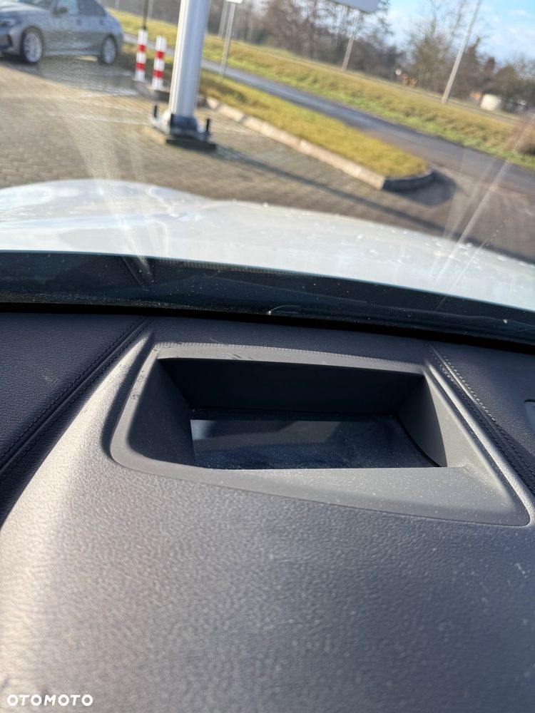 BMW X1 xDrive20i Sport Line - 13