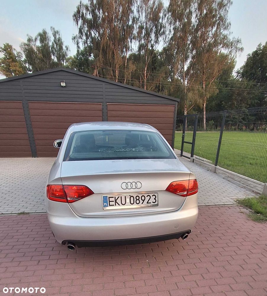 Audi A4 Limousine - 4