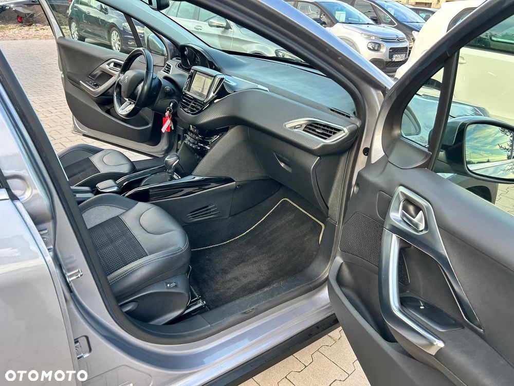 Peugeot 2008 1.2 Pure Tech GPF Allure S&S EAT6 - 27