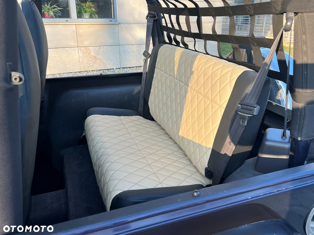 Jeep Wrangler 2.5L - 26