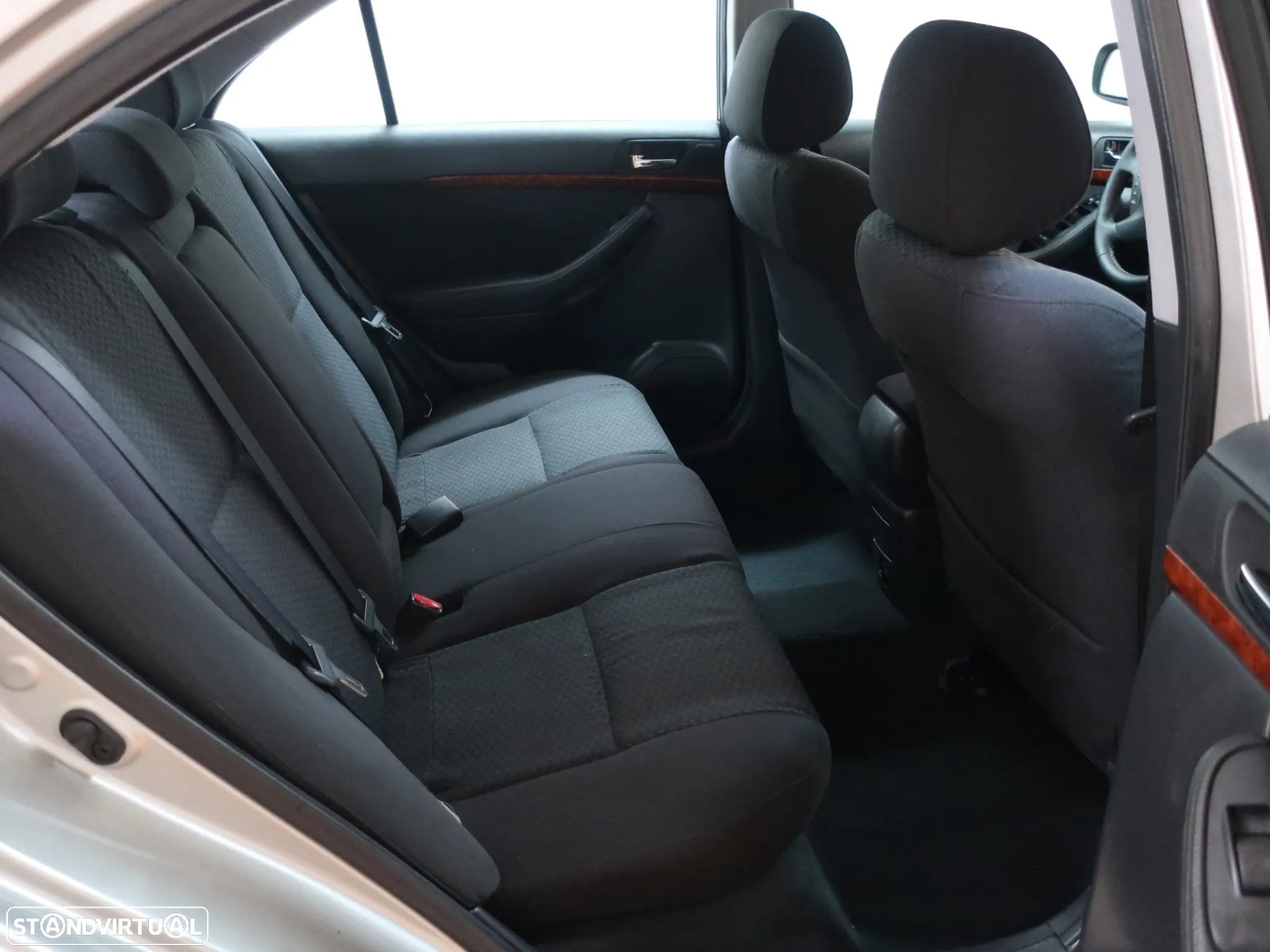 Toyota Avensis SD 2.0 D-4D Sol - 24