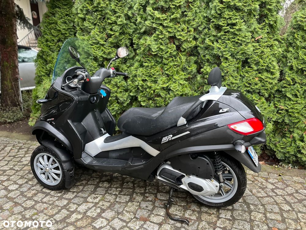 Piaggio MP-3 - 12