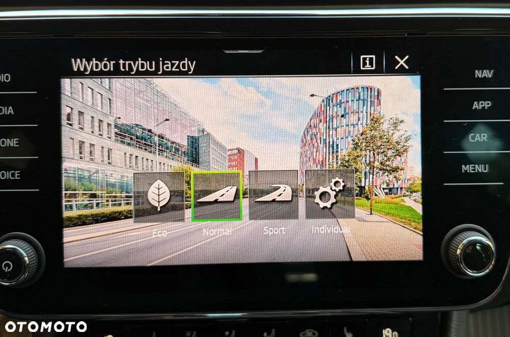 Skoda Superb 2.0 TDI SCR Sportline DSG - 37