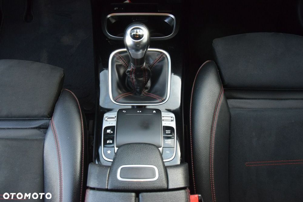 Mercedes-Benz Klasa A 180 AMG Line - 34