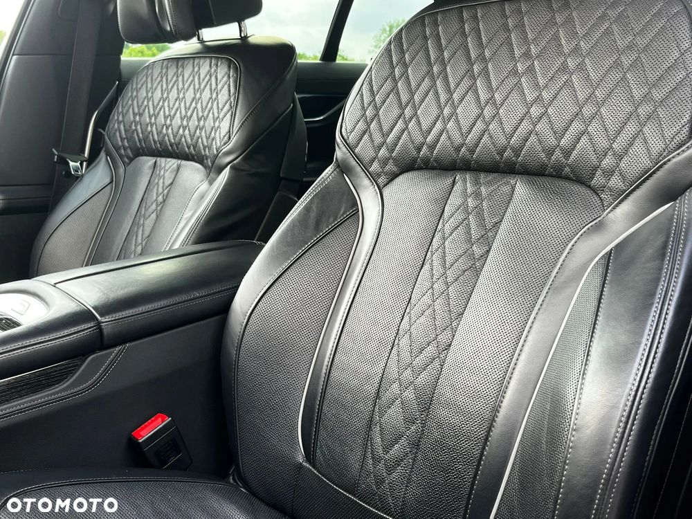 BMW Seria 7 730d xDrive mHEV - 16