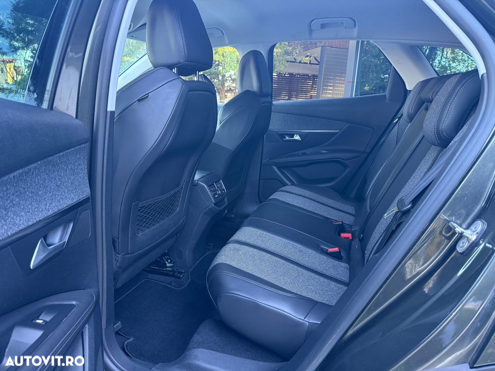 Peugeot 3008 1.2 PureTech 130 EAT8 Allure Pack - 32