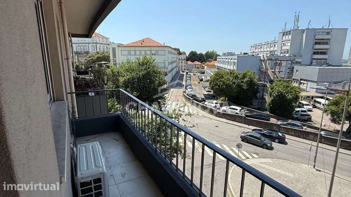 T3 com 3 Suites | Totalmente Remodelado e Mobilado | Centro de Gaia - Grande imagem: 5/21