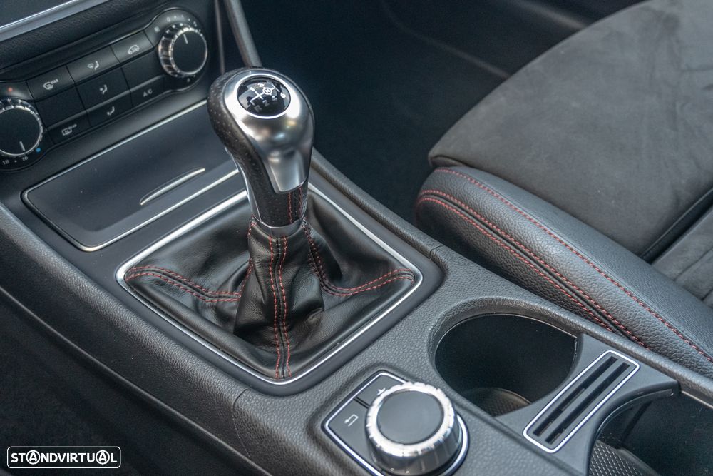 Mercedes-Benz GLA 180 AMG Line - 22