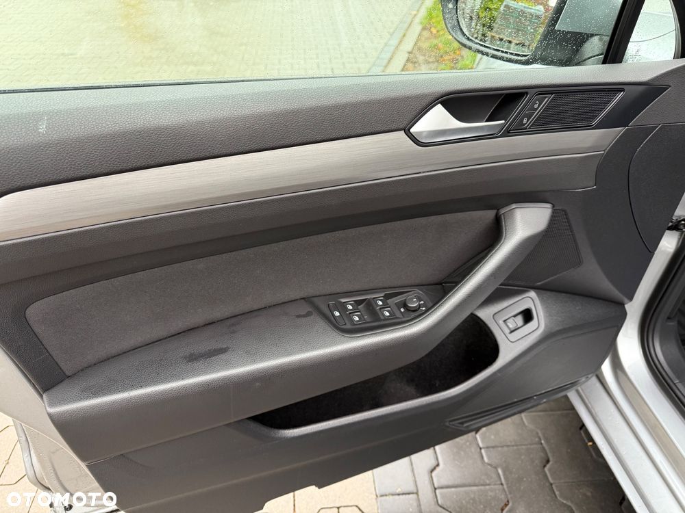 Volkswagen Passat 2.0 TDI EVO Business DSG - 23