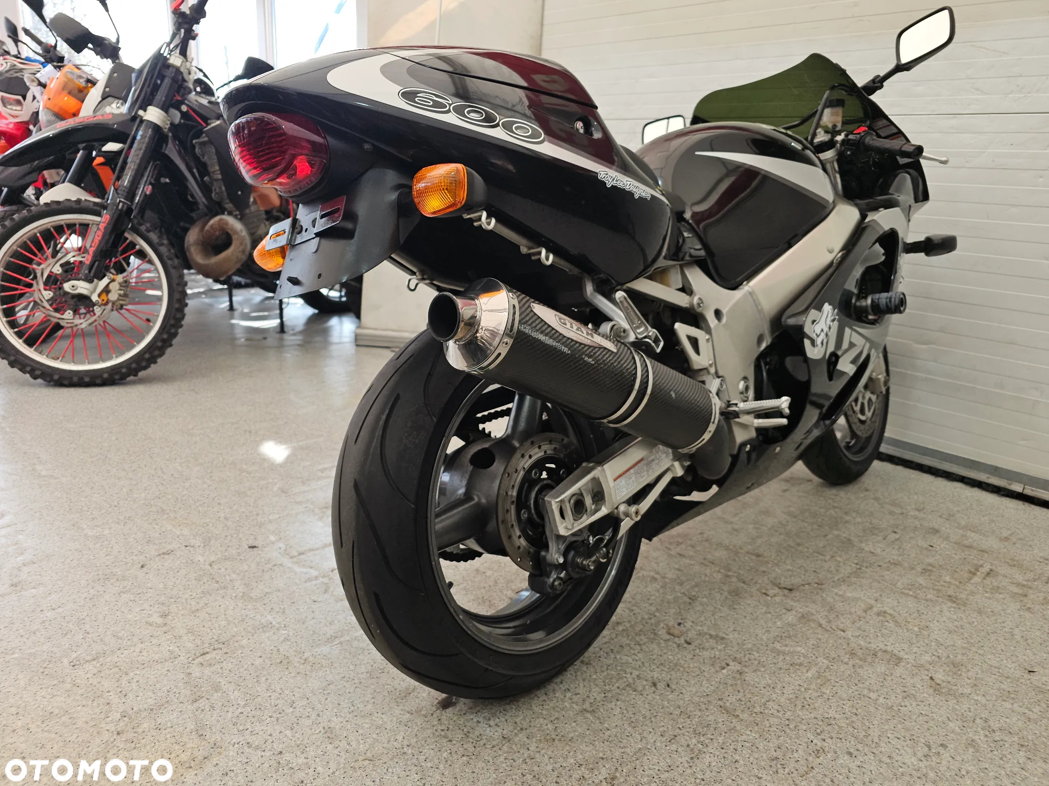 Suzuki GSX - 19