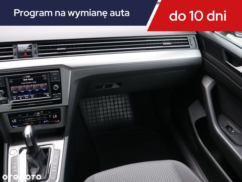 Volkswagen Passat - 10