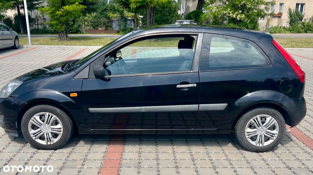 Ford Fiesta 1.3 Ambiente - 2