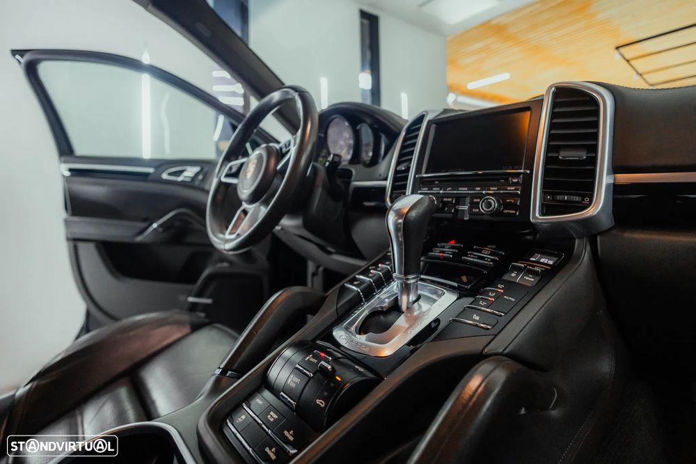 Porsche Cayenne S Hybrid Tiptronic S - 16