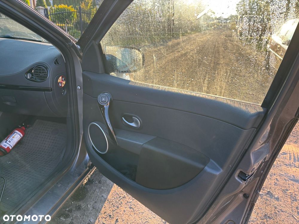 Renault Clio - 14