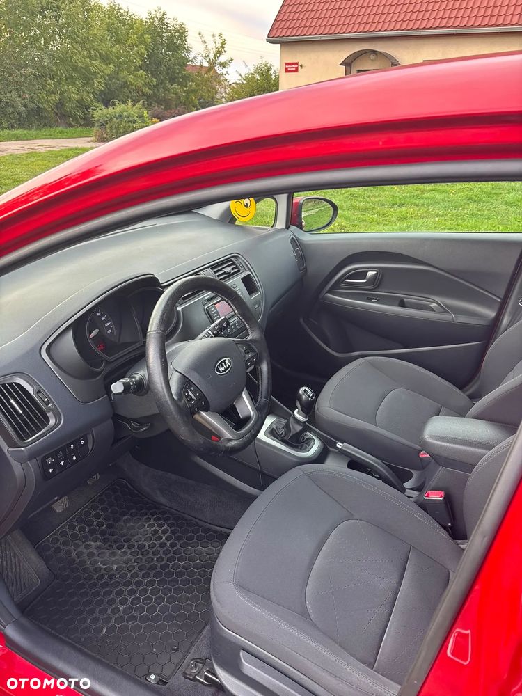 Kia Rio - 8