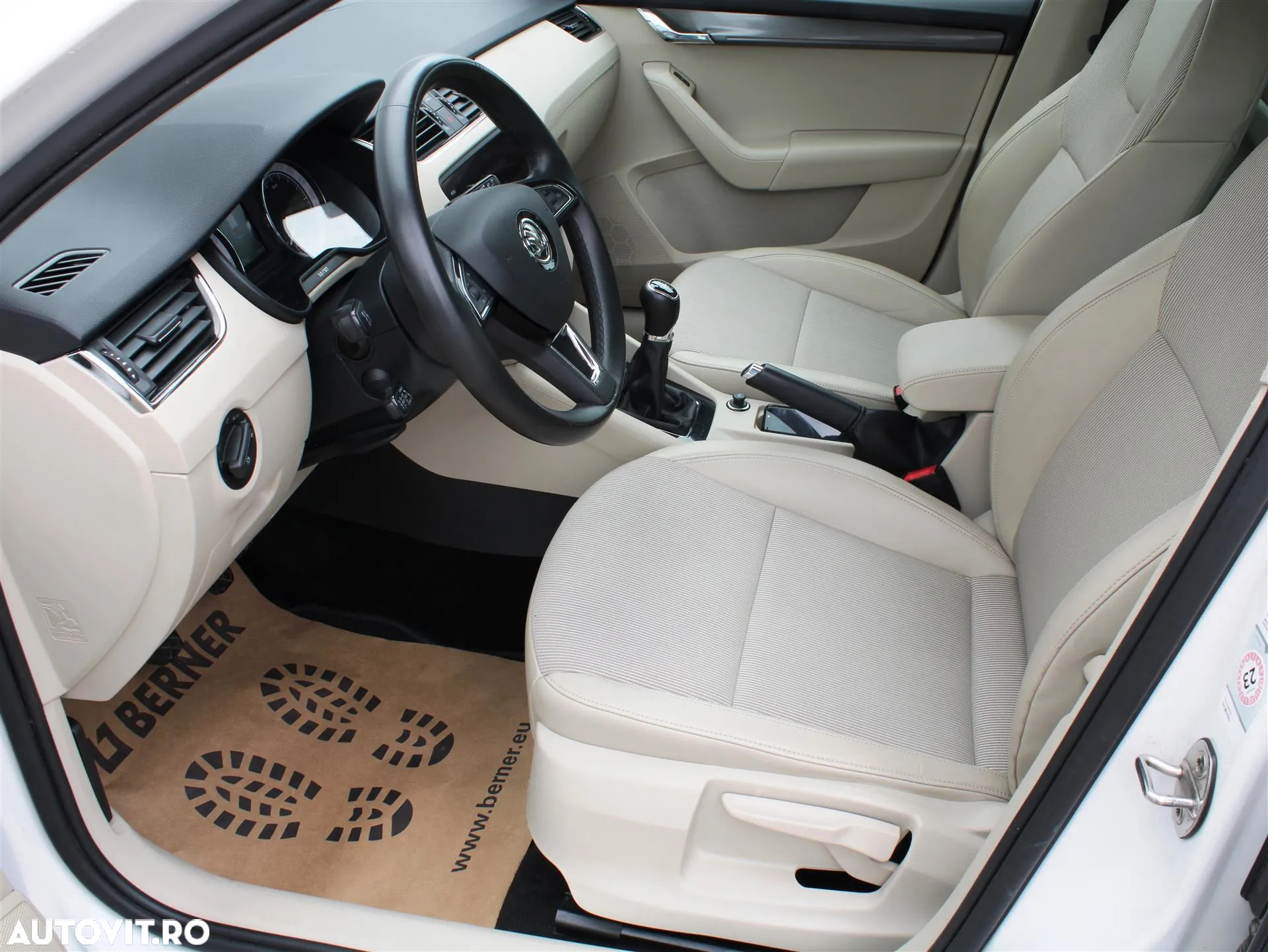 Skoda Octavia Combi 1.5 TSI ACT Style - 10