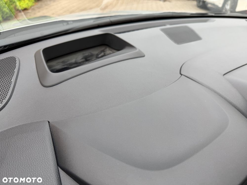 Toyota Yaris Hybrid 100 Premium - 10