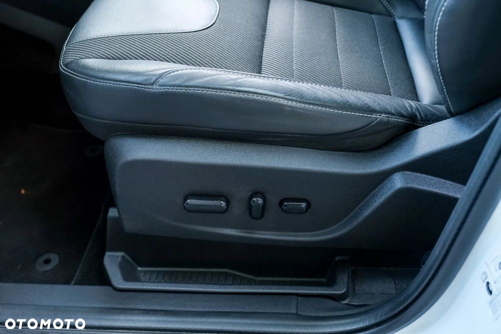 Ford Kuga - 24