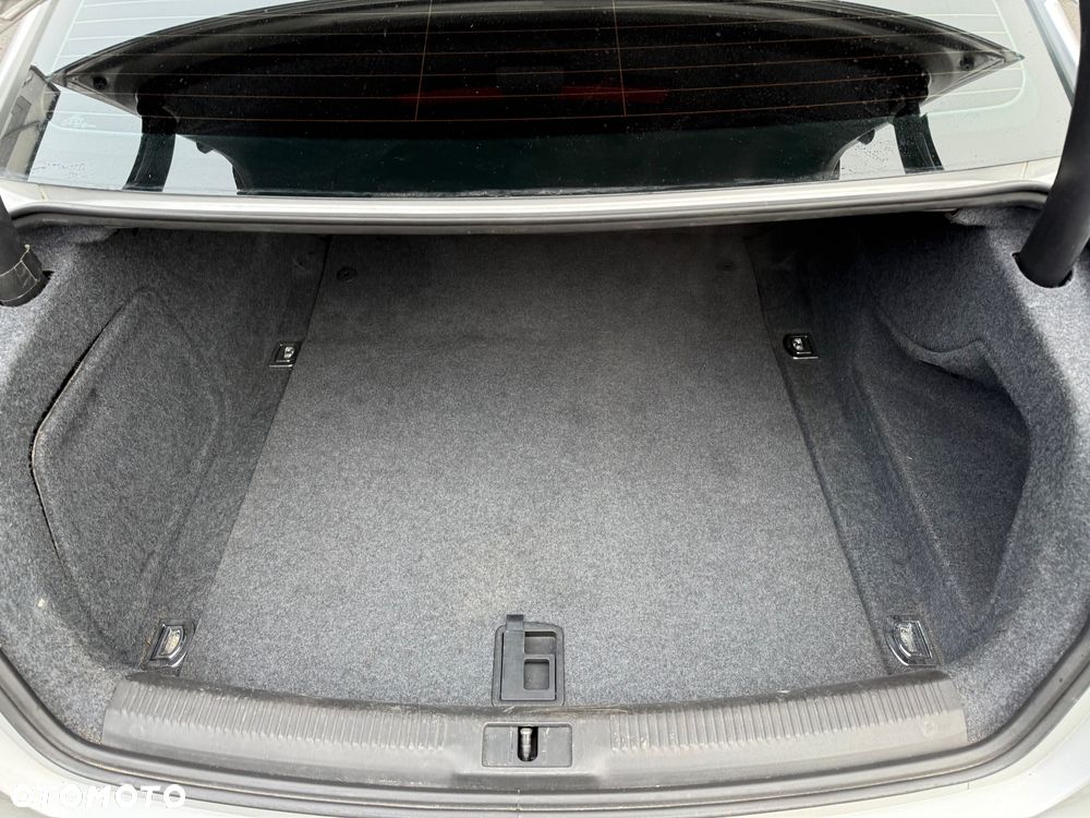 Audi A4 Limousine - 8