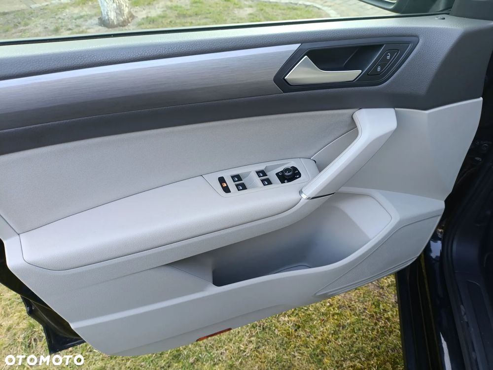 Volkswagen Touran - 10
