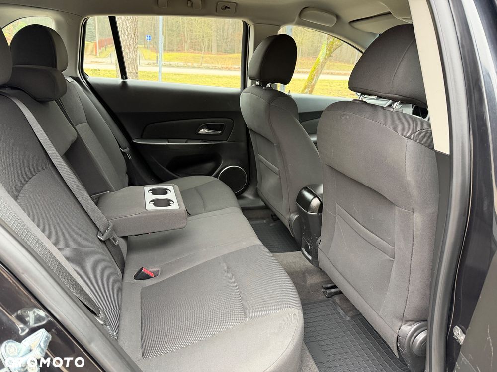 Chevrolet Cruze - 32