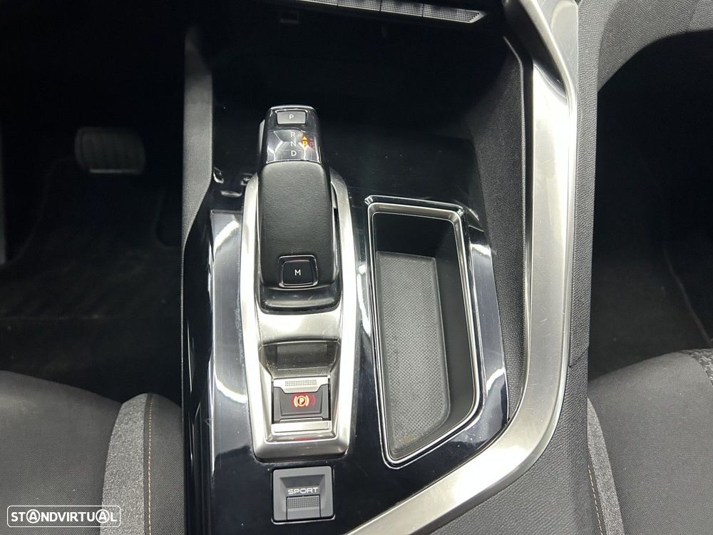 Peugeot 3008 1.2 PureTech Allure Pack EAT8 — fotografia 16