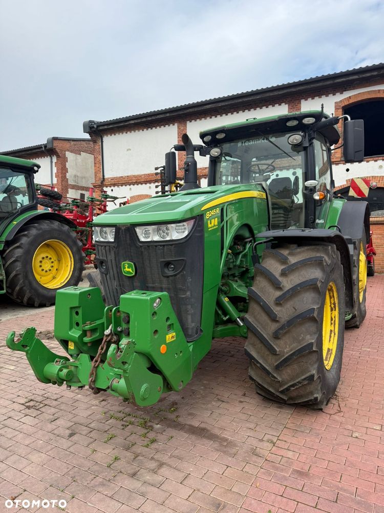 John Deere 8245R - 4