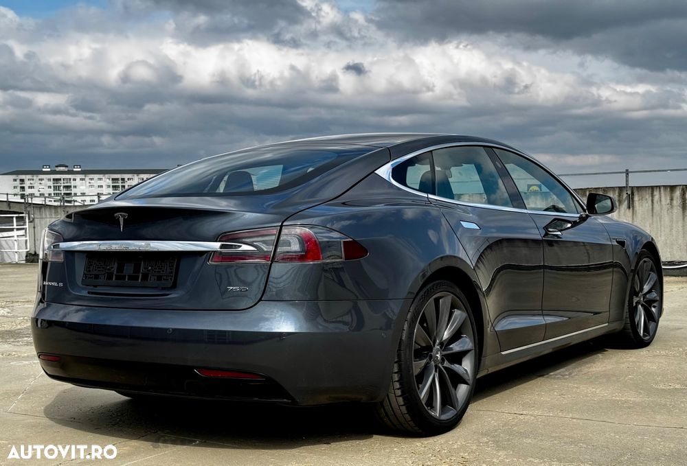 Tesla Model S - 6