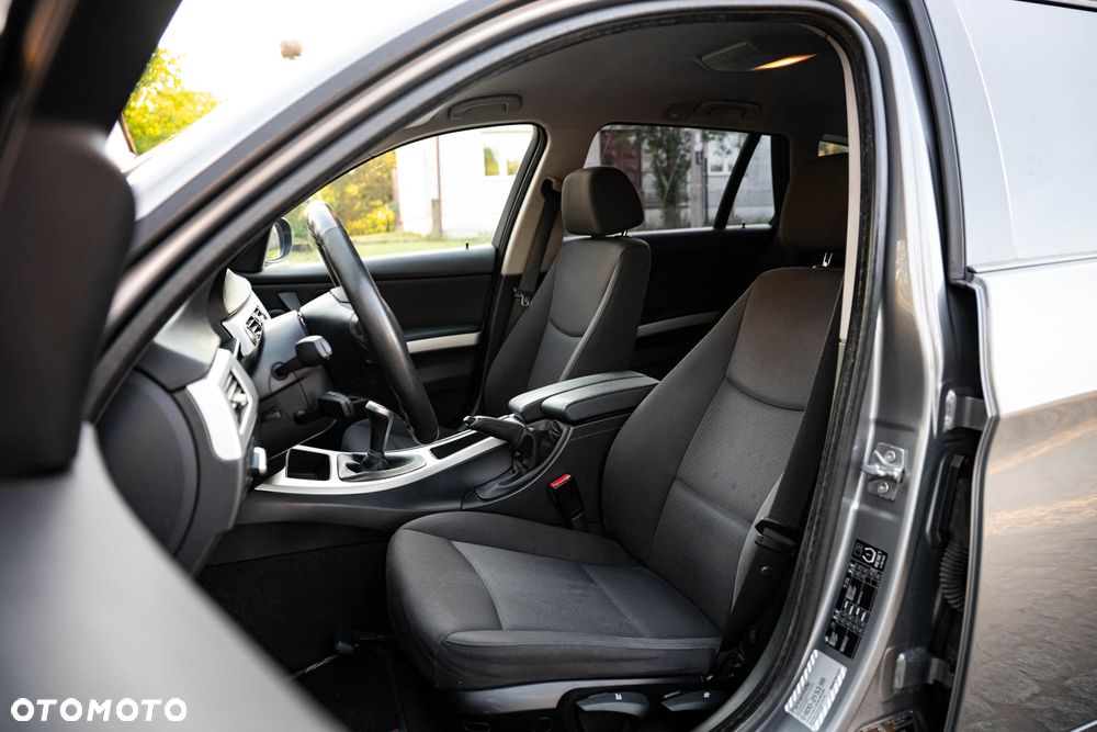 BMW Seria 3 318d - 13