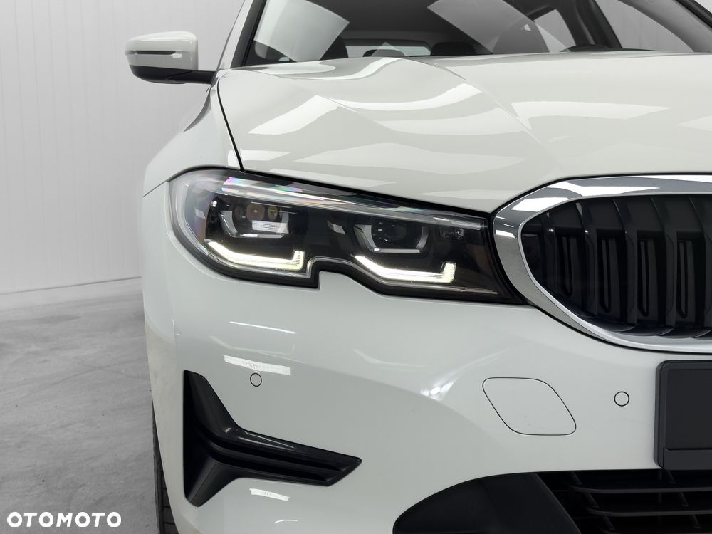 BMW Seria 3 318d Touring Advantage - 10