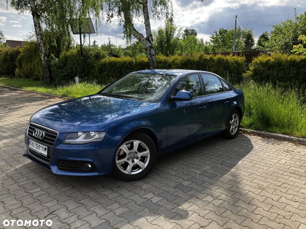 Audi A4 Limousine - 1