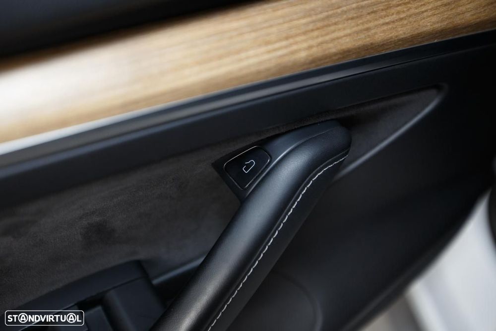 Tesla Model 3 Long-Range Dual Motor AWD - 17