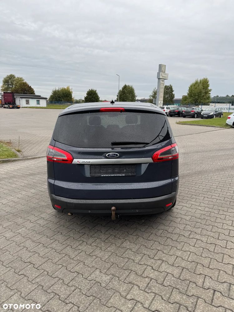 Ford S-Max - 12