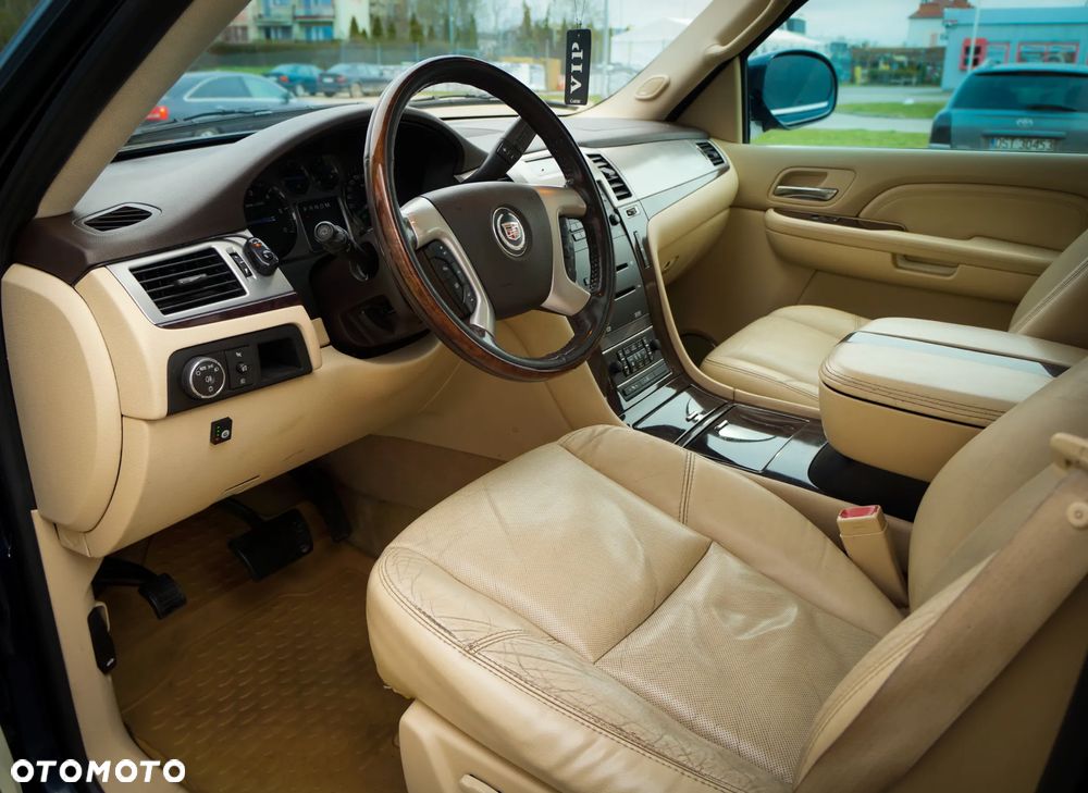 Cadillac Escalade - 10