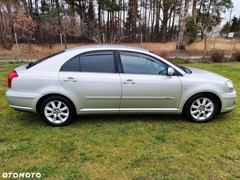 Toyota Avensis 2.0 VVT-i Sol - 4