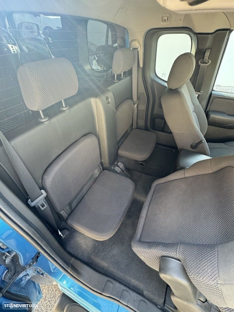 Nissan Navara 2.5 dCi KC LE+BDT - 19