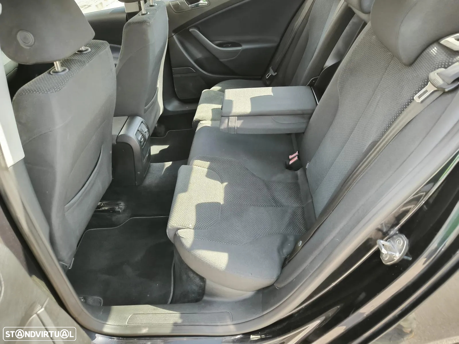 VW Passat 2.0 TDI Confortline - 14