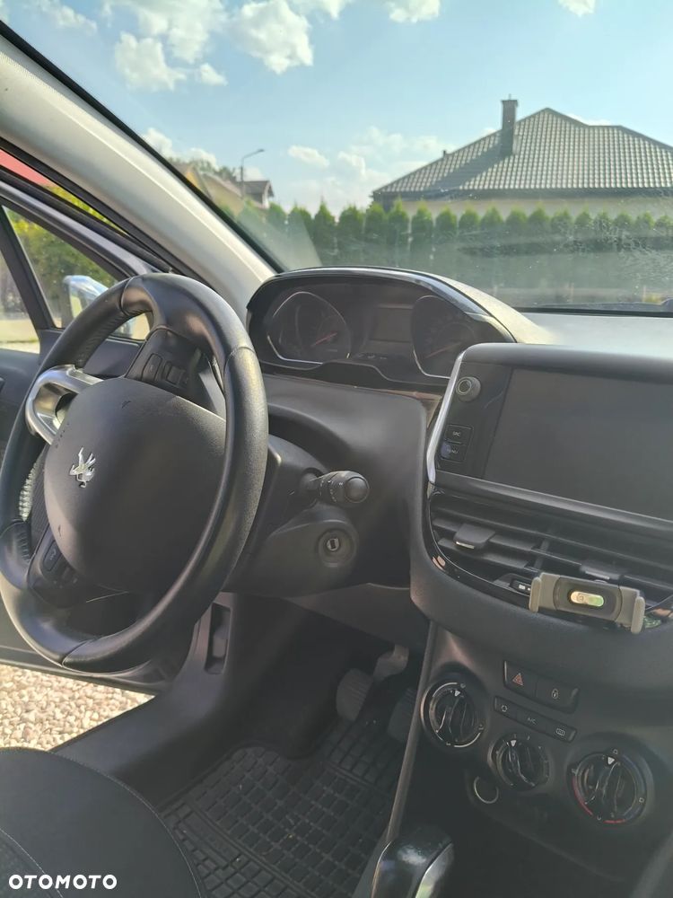 Peugeot 208 HDi 68 Like - 11