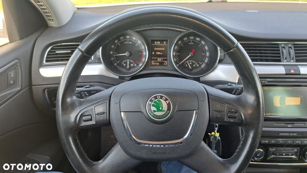 Skoda Superb 2.0 TDI DSG Exclusive - 13