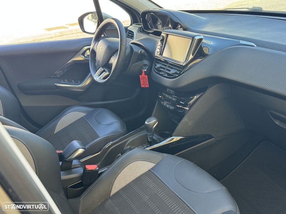 Peugeot 2008 1.2 PureTech Style EAT6 - 14
