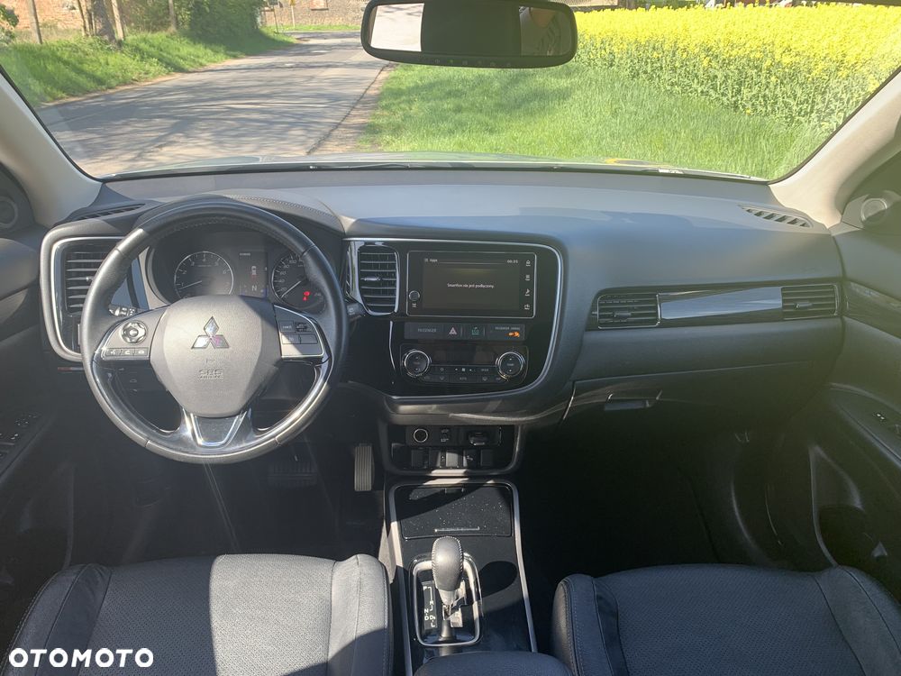 Mitsubishi Outlander - 8