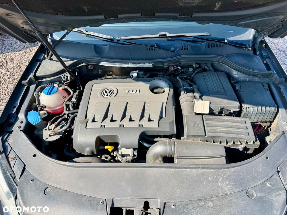 Volkswagen Passat - 12