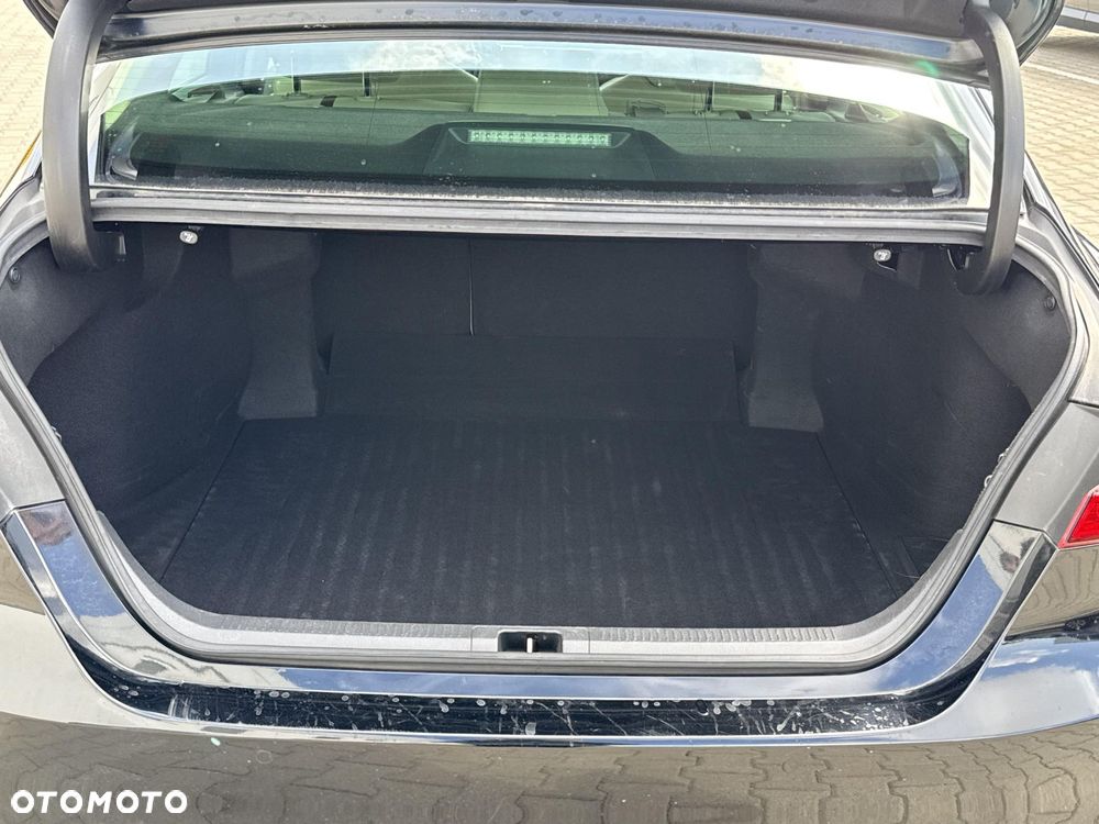 Toyota Camry 2.5 Hybrid Executive CVT - 12