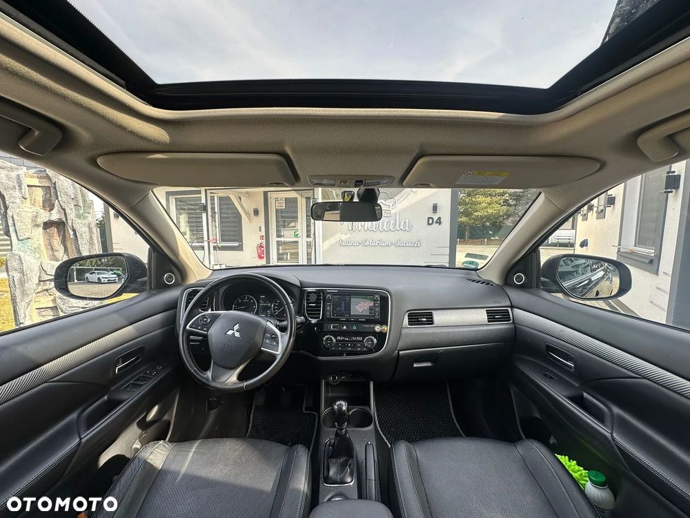 Mitsubishi Outlander - 10